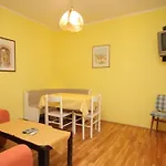 With A Parking Space - 7195 * Ρόβινι