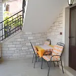 With A Parking Space - 7195