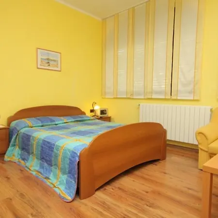 Apartman With A Parking Space - 7195 Rovinj