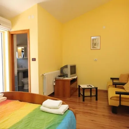 Apartman With A Parking Space - 7195 Rovinj