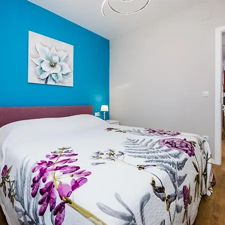 Apartman With A Parking Space - 7195 *