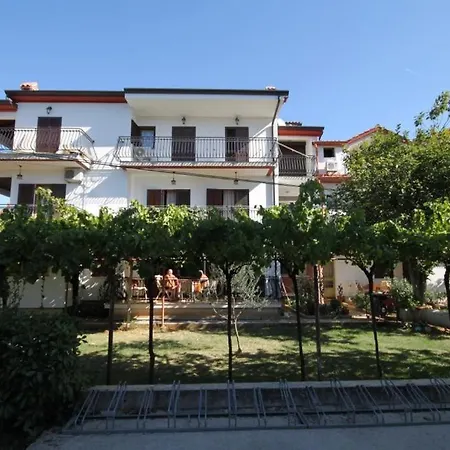 With A Parking Space - 7195 Rovinj