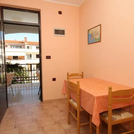 Apartman With A Parking Space - 7195
