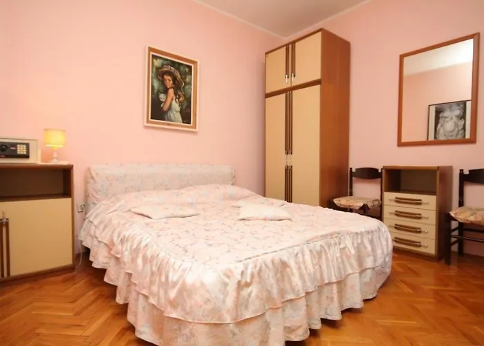 Apartments With A Parking Space Rovinj - 7195 *